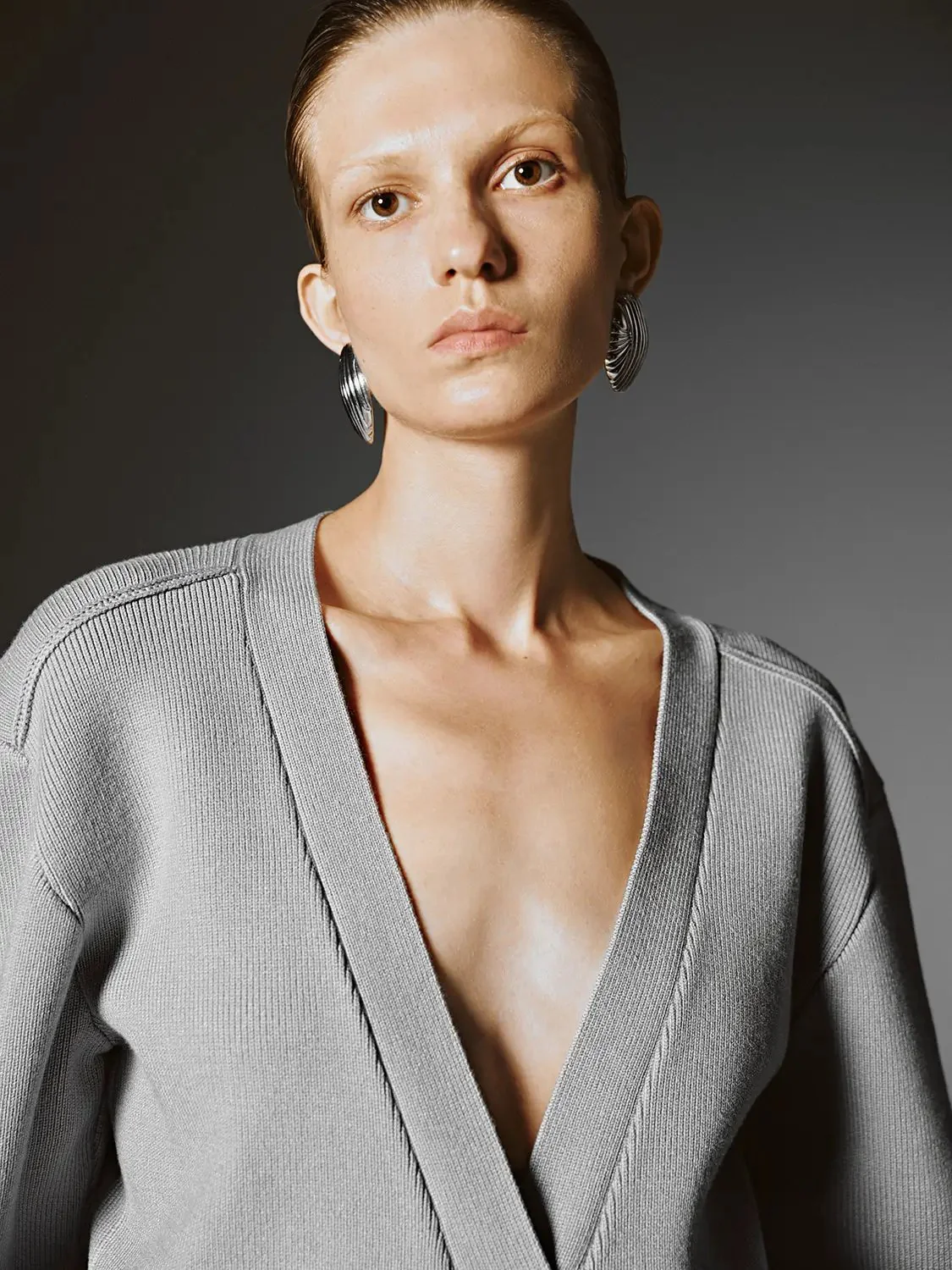 9792-elegant-striped-v-neck-knit-buttoned-cardigan-77.webp Elegant Striped V-Neck Knit Buttoned Cardigan