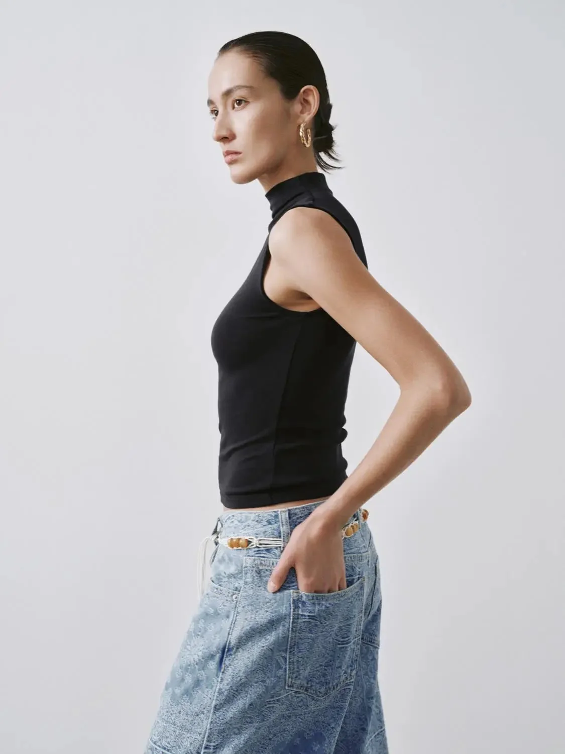 982-cotton-blend-mock-neck-skinny-fit-tank-tops-2.webp Cotton Blend Mock Neck Skinny Fit Tank Tops