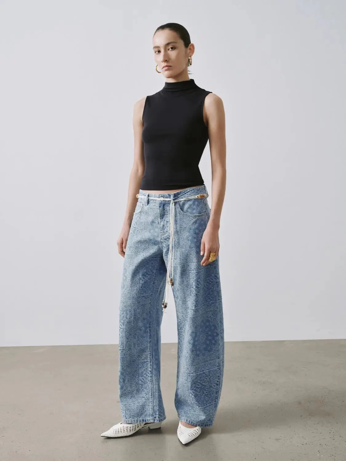 982-cotton-blend-mock-neck-skinny-fit-tank-tops-4.webp Cotton Blend Mock Neck Skinny Fit Tank Tops