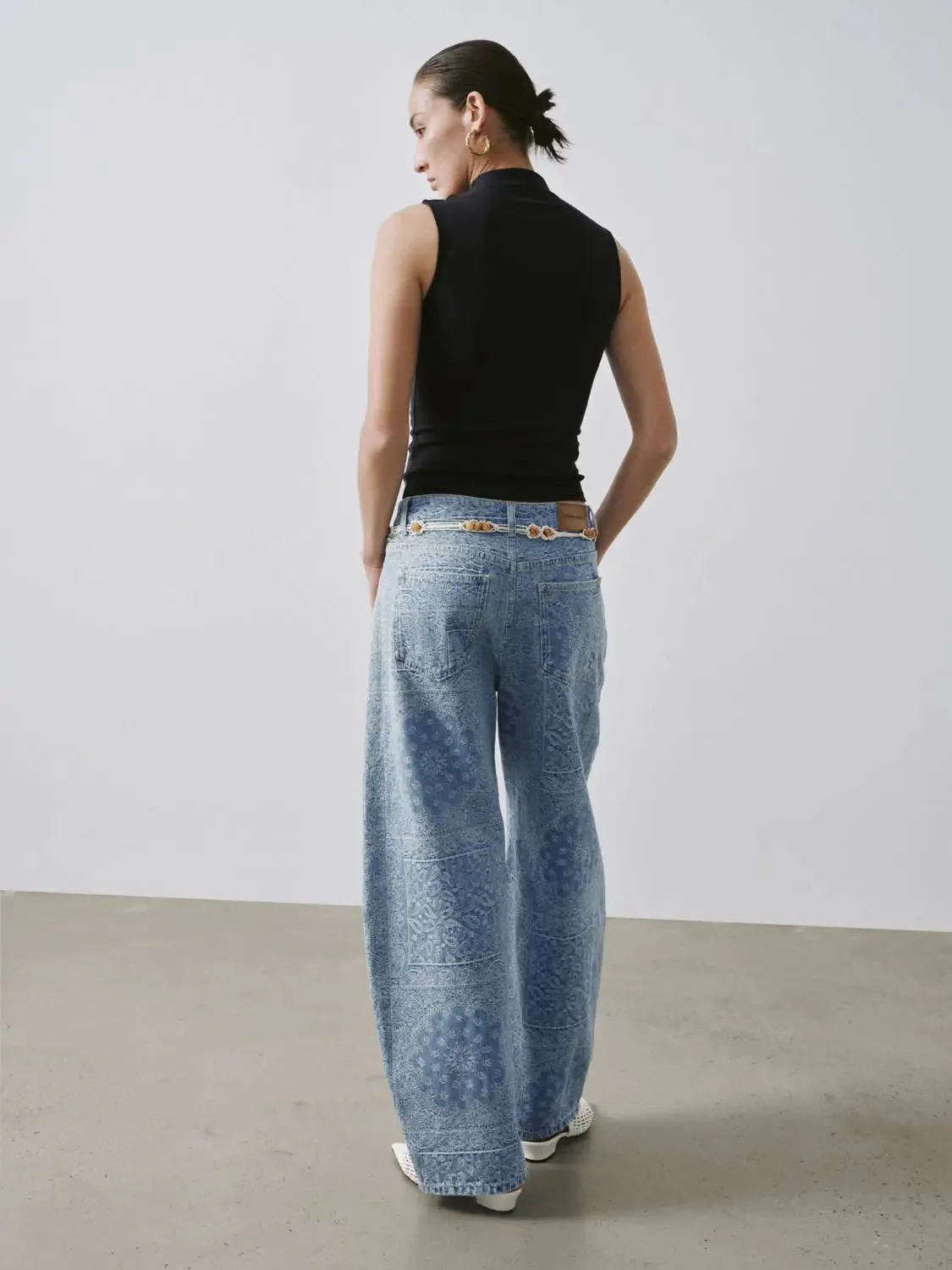 982-cotton-blend-mock-neck-skinny-fit-tank-tops-6.webp Cotton Blend Mock Neck Skinny Fit Tank Tops