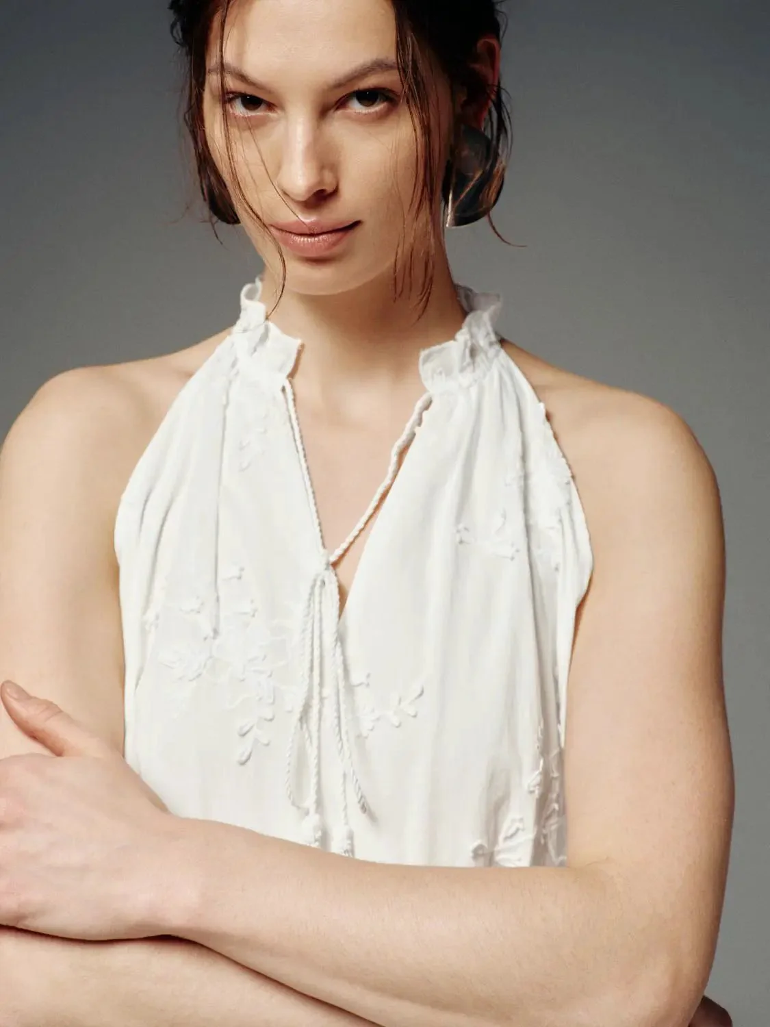 9973-floral-embroidered-tie-neck-sleeveless-overhead-shirt-3.webp Floral Embroidered Tie Neck Sleeveless Overhead Shirt