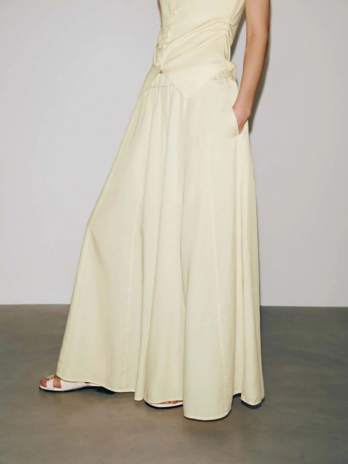 999-pull-on-midi-skirts-3.webp Pull On Midi Skirts